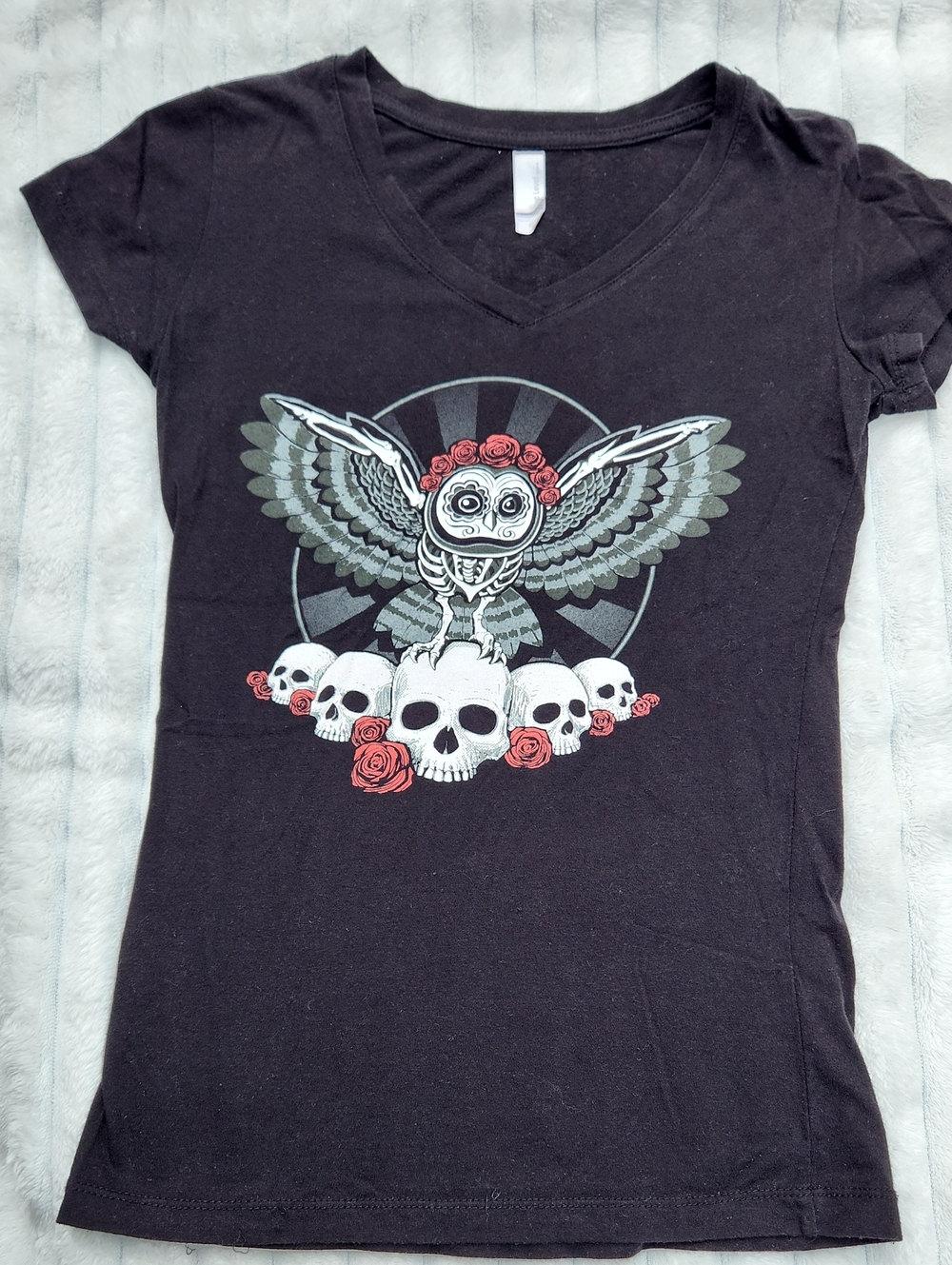 Black Night Owl Ink Graphic V-Neck Owl & Skulls Tee - Women Small
